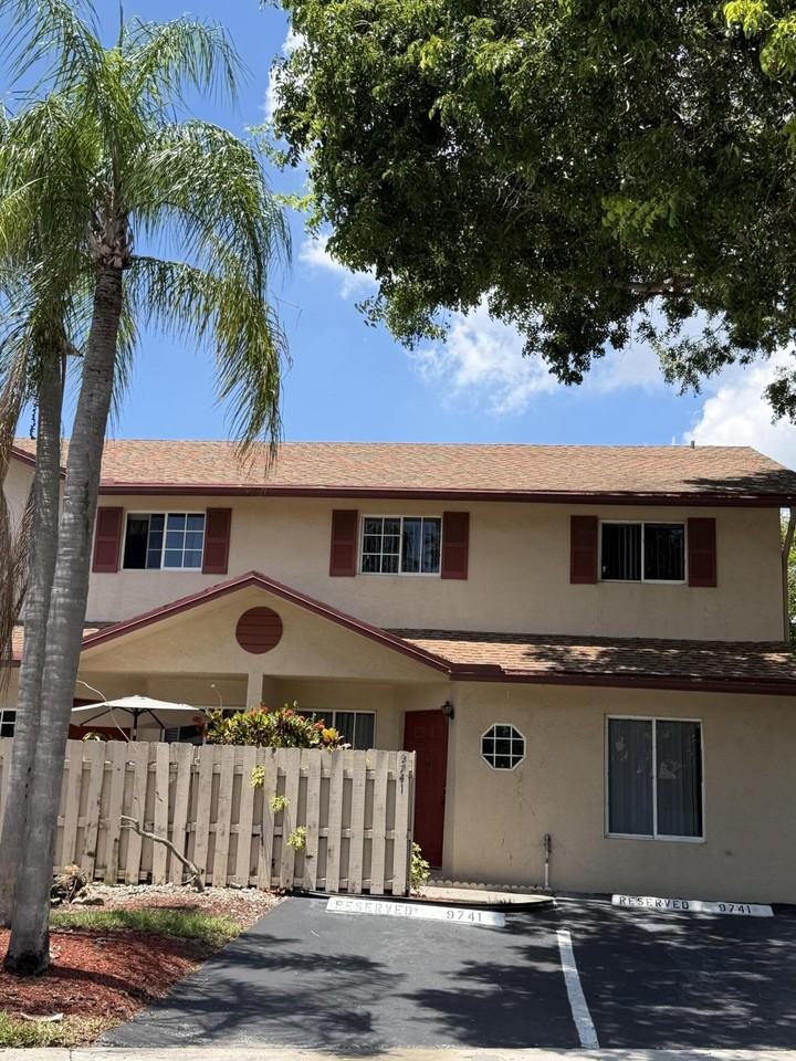 9741 Nw 37th St - Photo 2 of 15