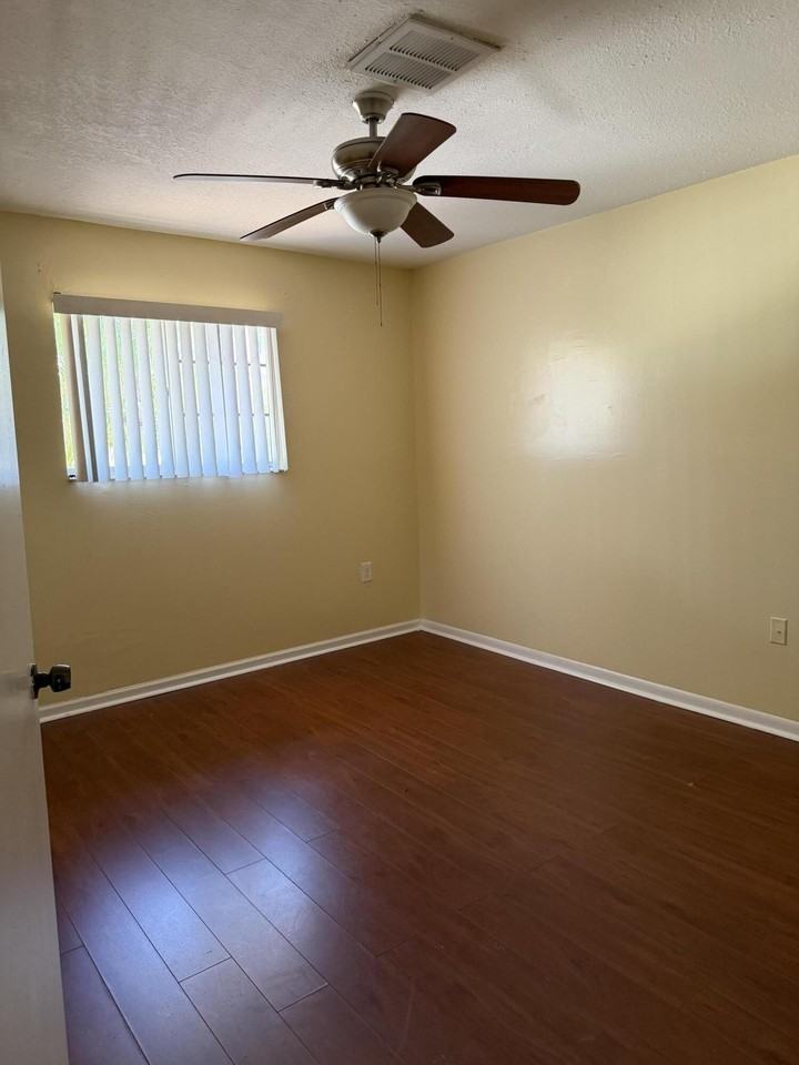 9741 Nw 37th St - Photo 7 of 15