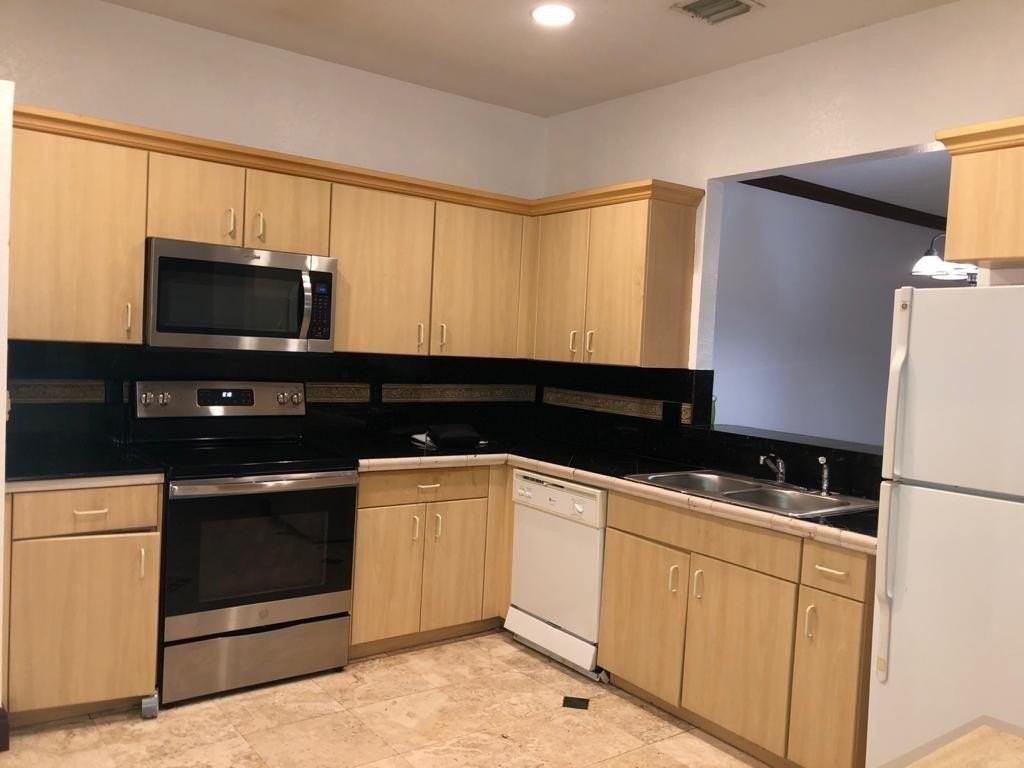 5449 Nw 90th Ave - Photo 3 of 14