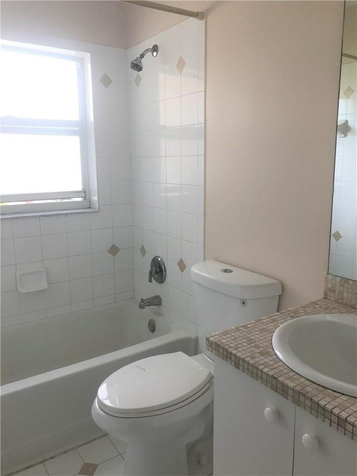 5449 Nw 90th Ave - Photo 5 of 14