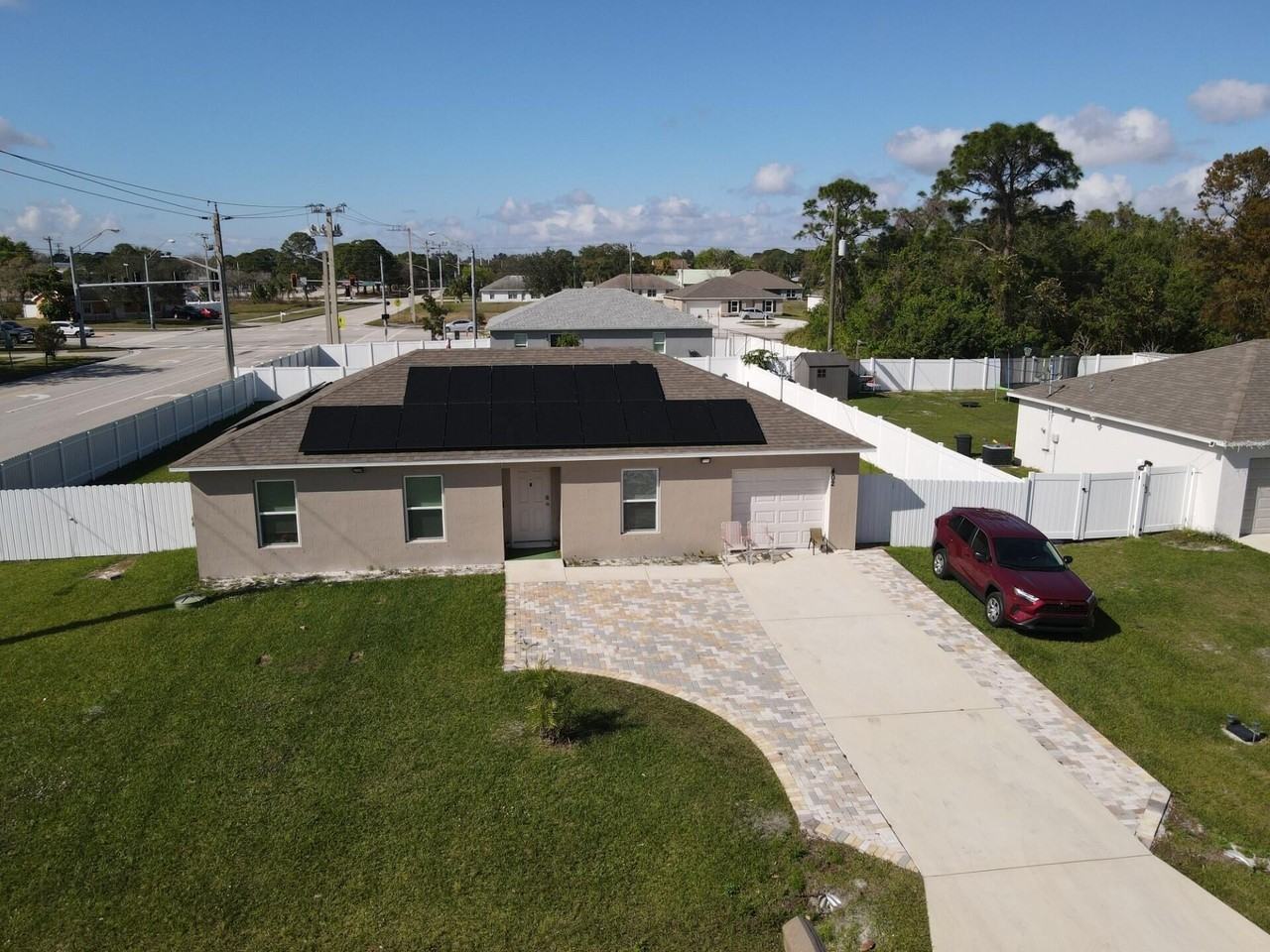 402 Ne Mainsail St - Photo 2 of 22