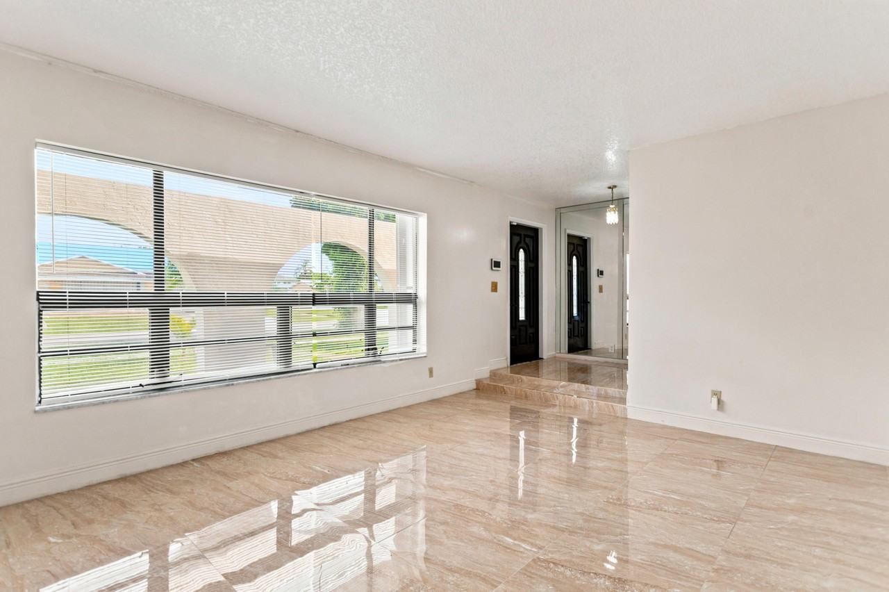 4851 Nw 17th St - Photo 7 of 11