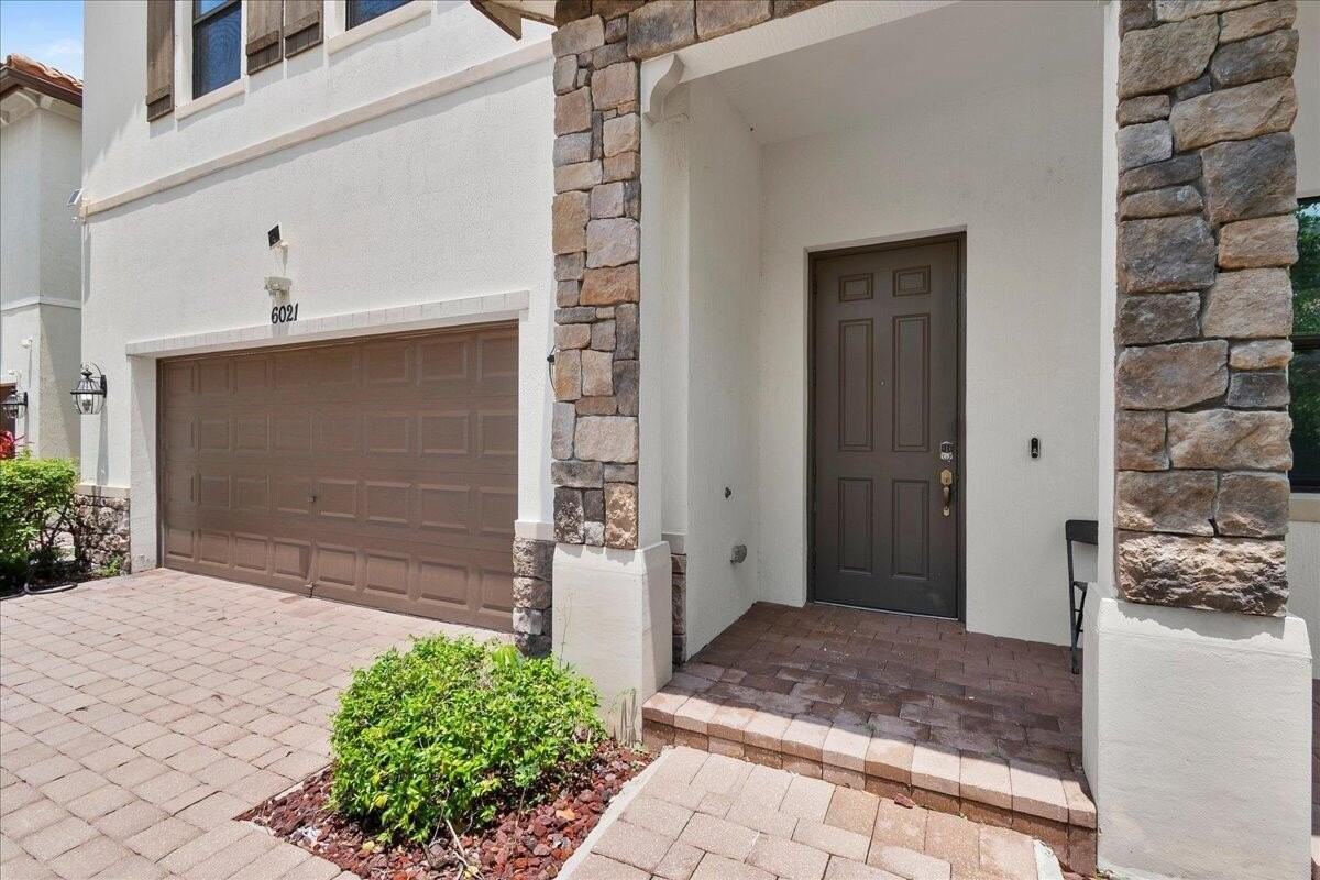 6021 Night Heron Ct - Photo 2 of 32