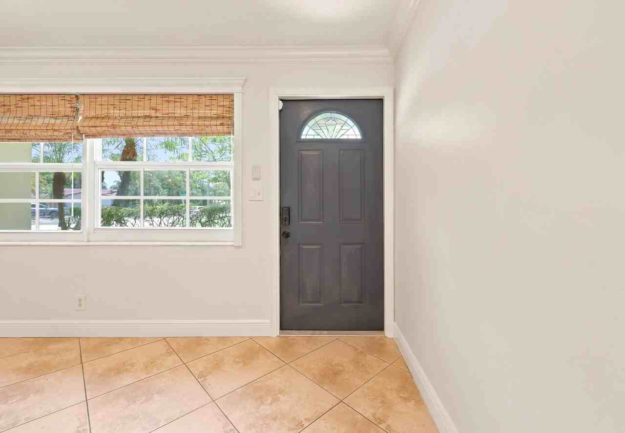 1222 Sw 5th St - Photo 4 of 50