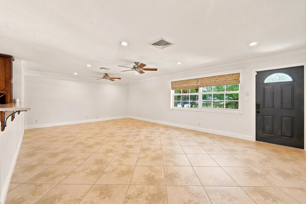 1222 Sw 5th St - Photo 5 of 50