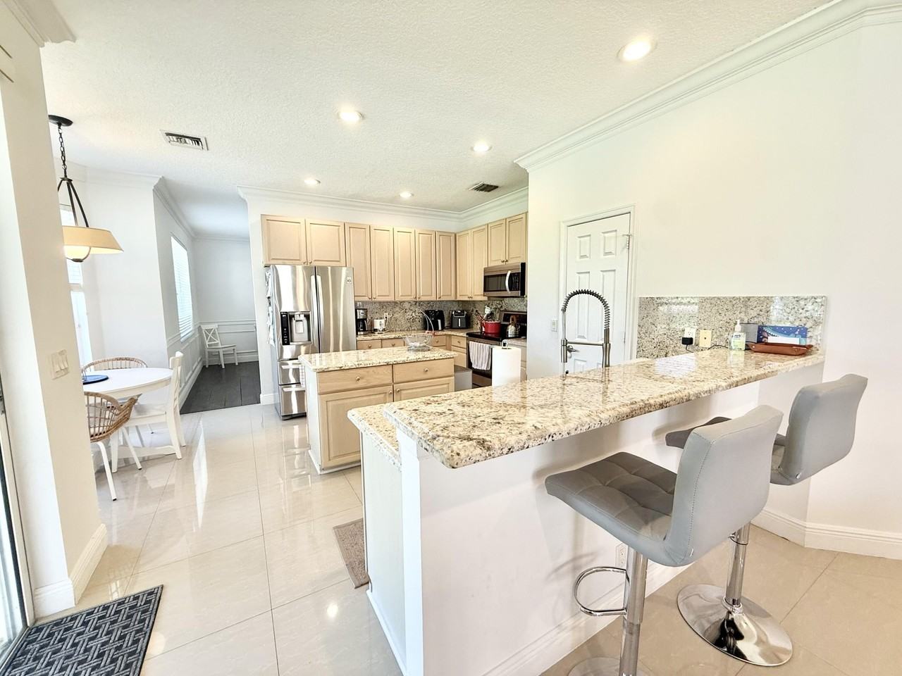 12671 Yardley Dr - Photo 3 of 36