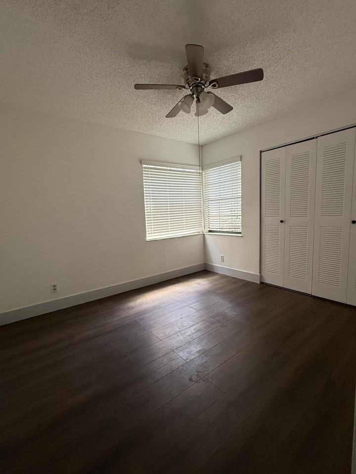 5161 Nw 11th Ln - Photo 6 of 12