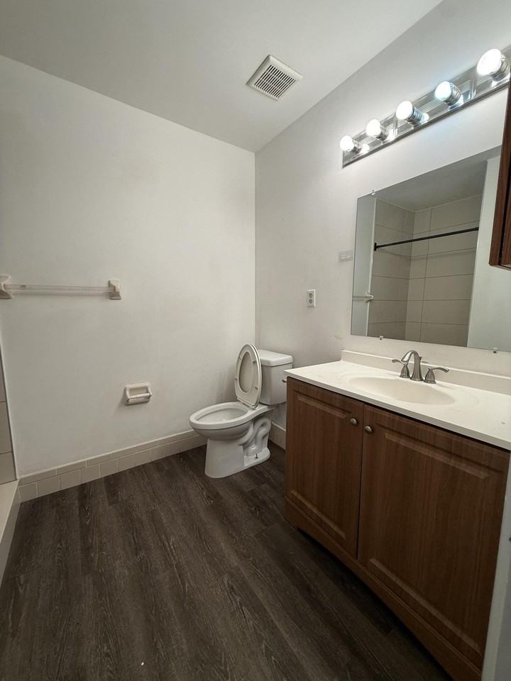 5161 Nw 11th Ln - Photo 7 of 12
