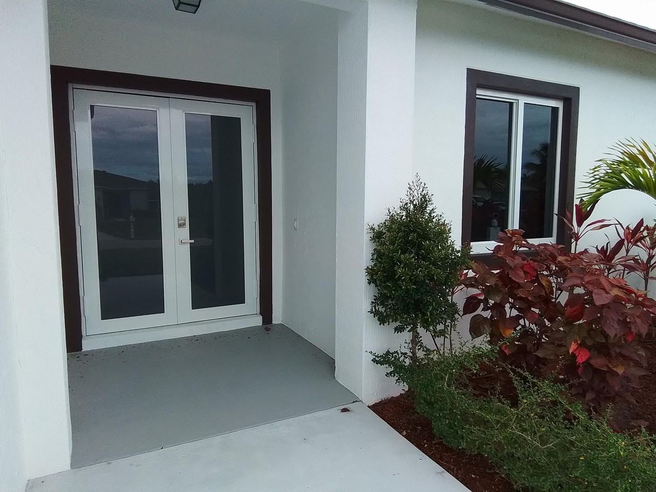 1258 Sw Santiago Ave - Photo 3 of 26