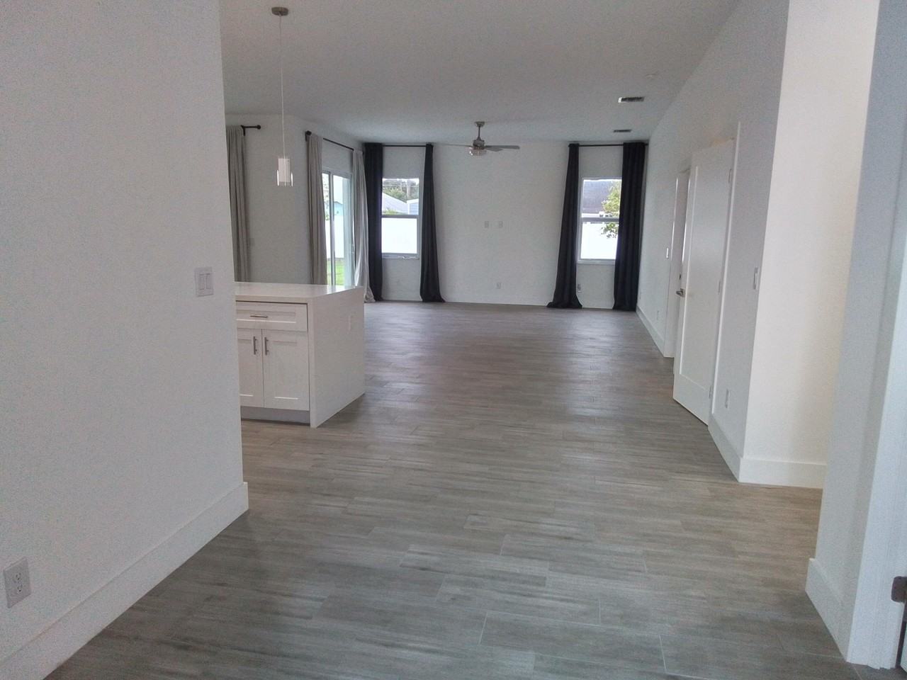 1258 Sw Santiago Ave - Photo 4 of 26