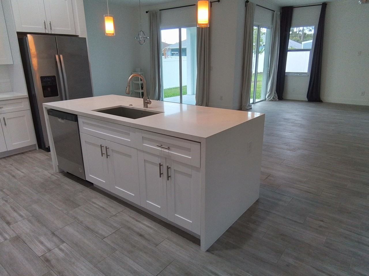 1258 Sw Santiago Ave - Photo 5 of 26