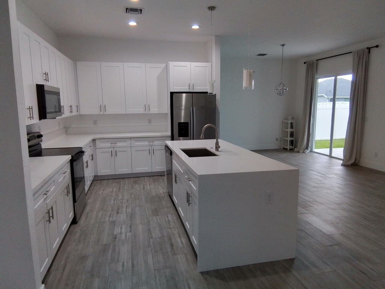 1258 Sw Santiago Ave - Photo 6 of 26