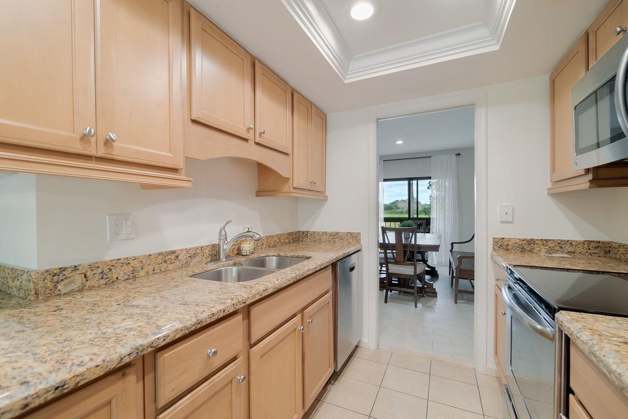 11355 Pond View Dr #D203 - Photo 5 of 37