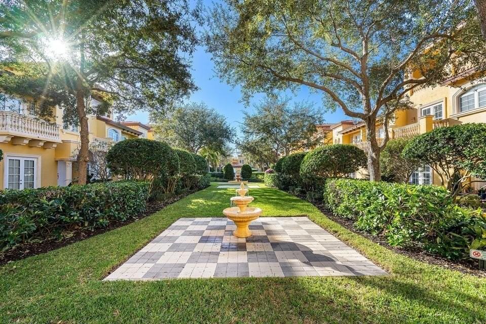 210 Ne 69th Cir - Photo 3 of 36