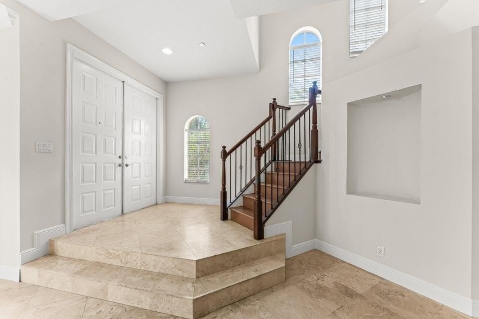 210 Ne 69th Cir - Photo 4 of 36