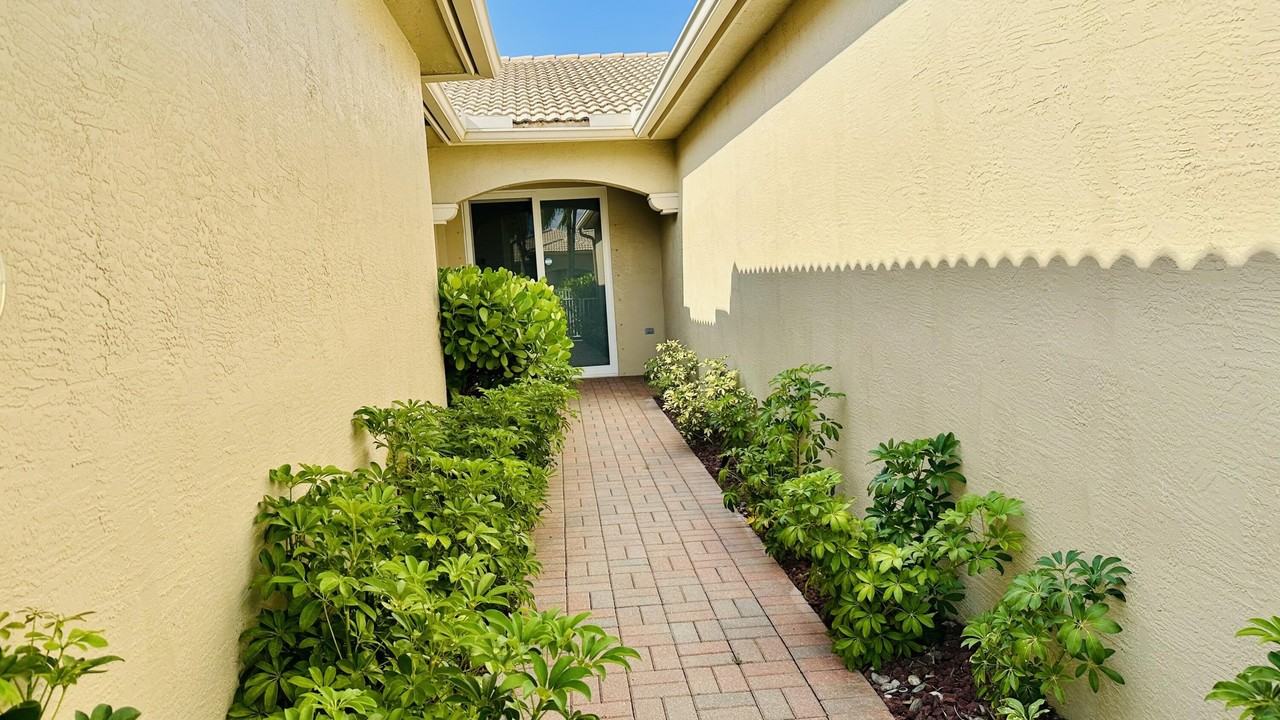 8601 Mangrove Cay - Photo 3 of 43