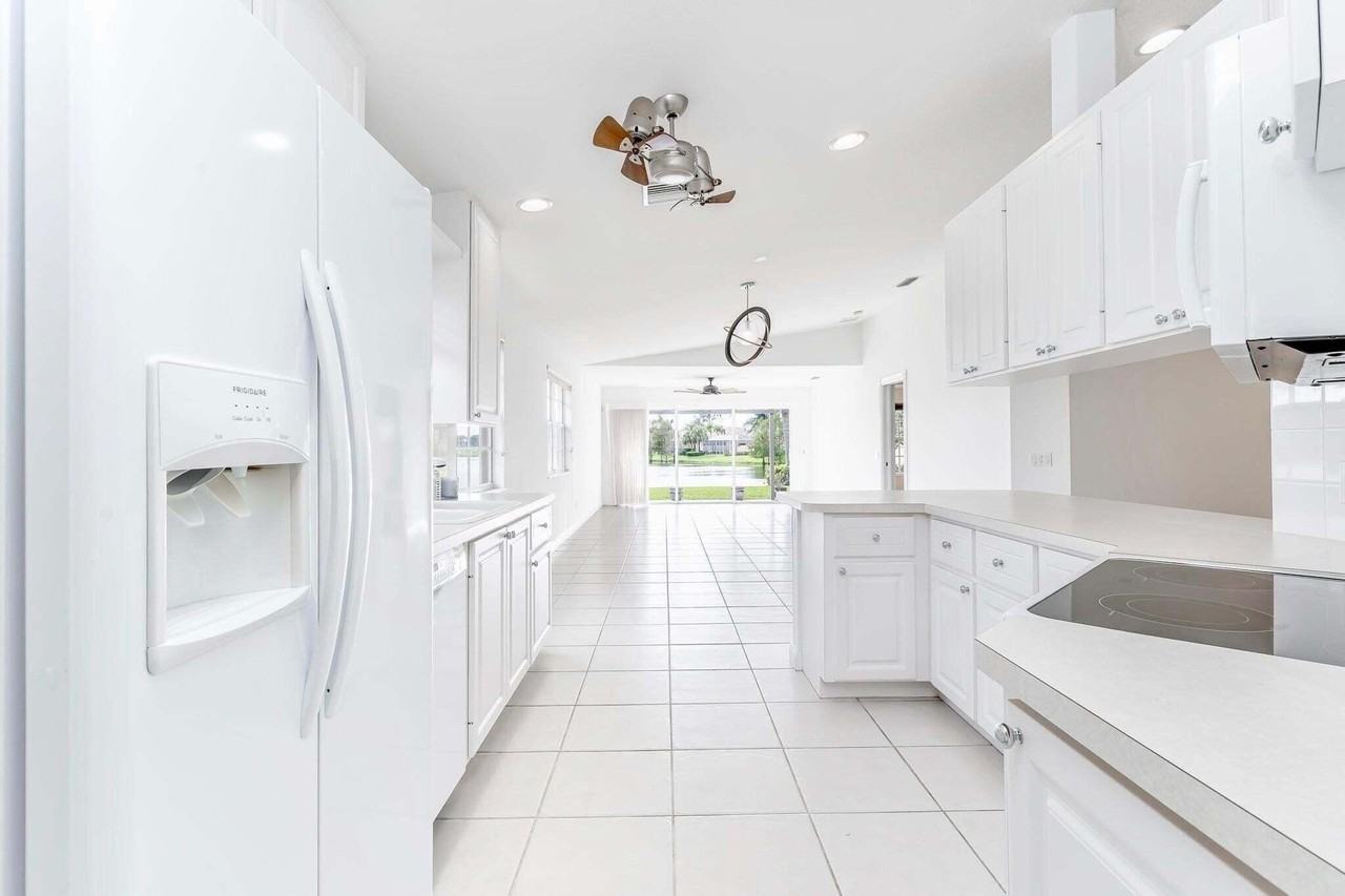 8270 Eleuthera Ln - Photo 5 of 33