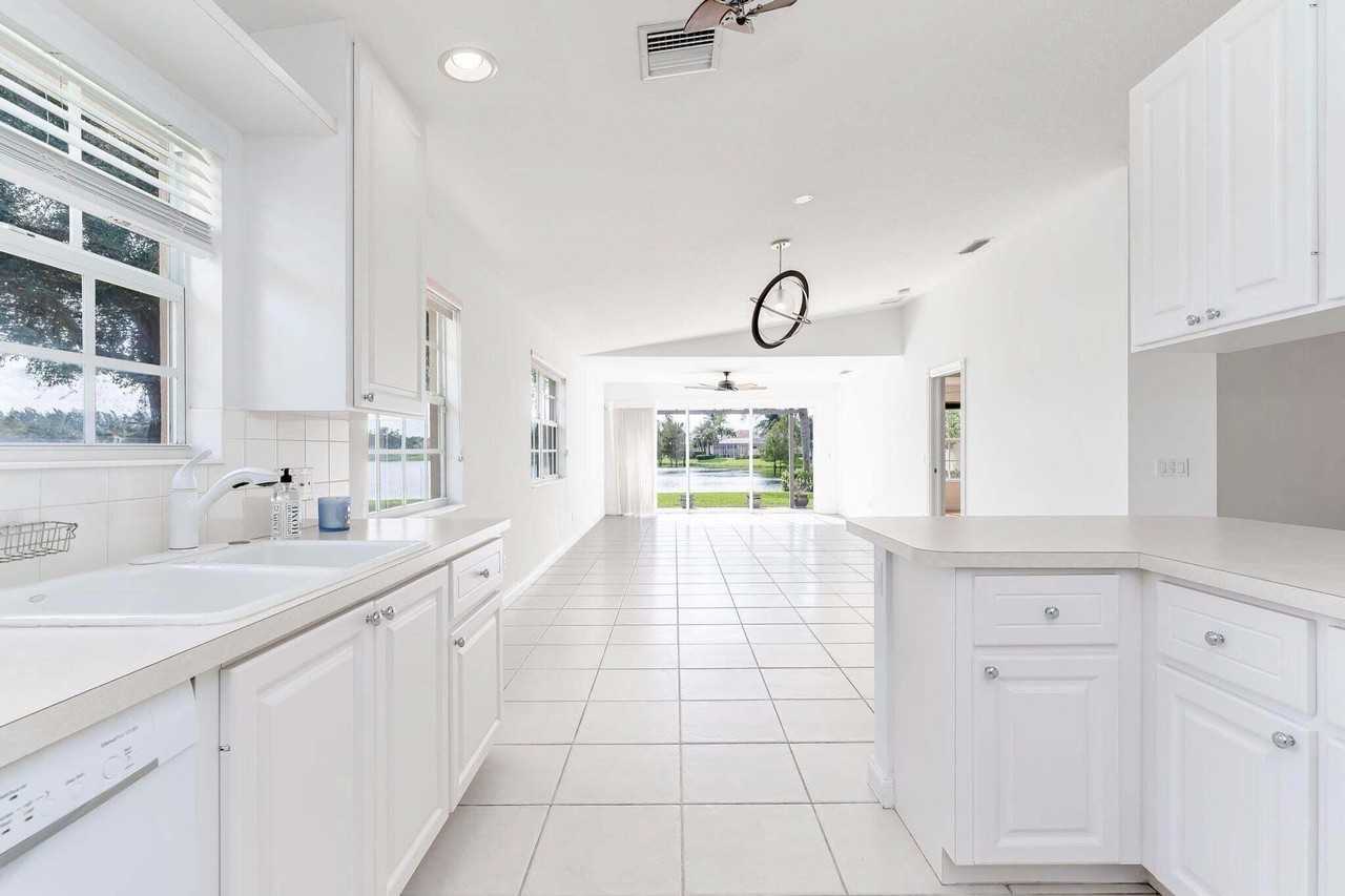 8270 Eleuthera Ln - Photo 6 of 33