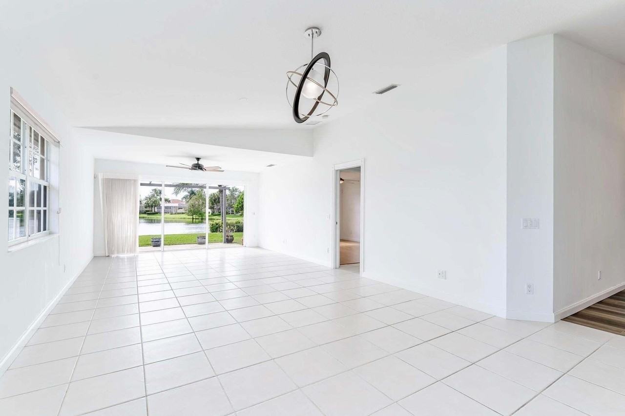 8270 Eleuthera Ln - Photo 7 of 33