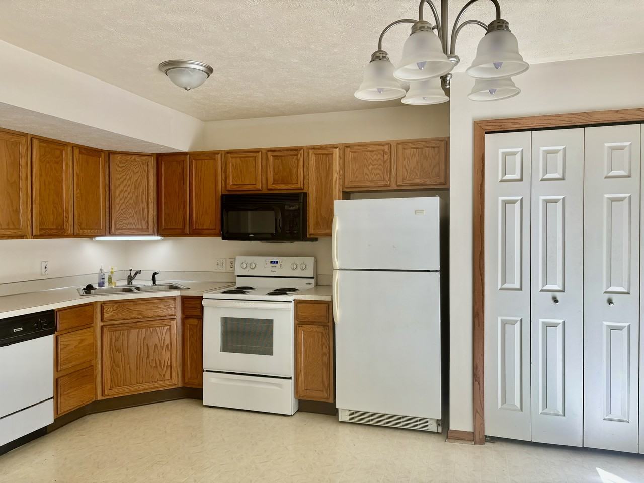 1041 E 16th St #204 - Photo 6 of 23