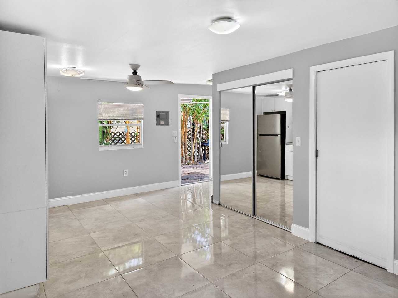 2438 Ne 184th St - Photo 7 of 15