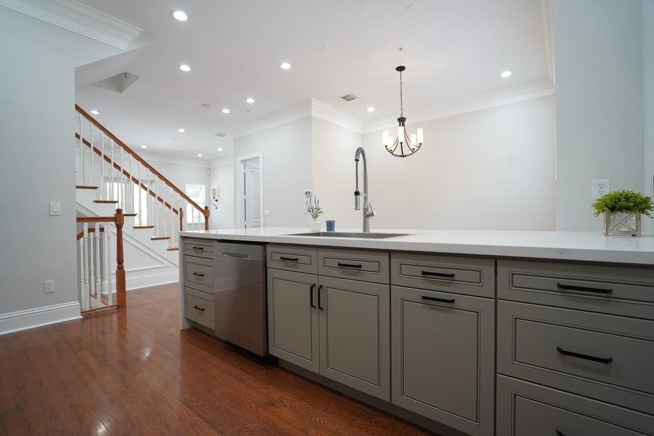 214 S Latitude Cir - Photo 4 of 40