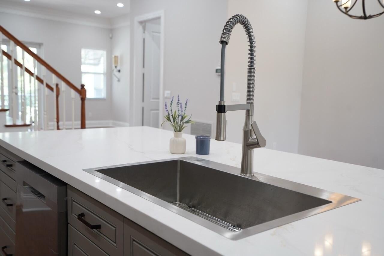 214 S Latitude Cir - Photo 5 of 40