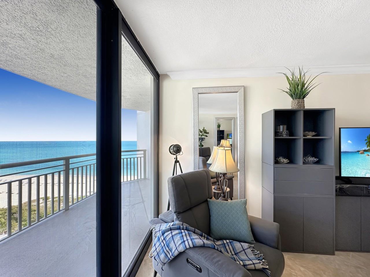 3000 N Ocean Dr #20B - Photo 4 of 50