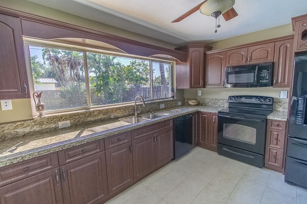 116 Nw 8th St - Photo 7 of 23