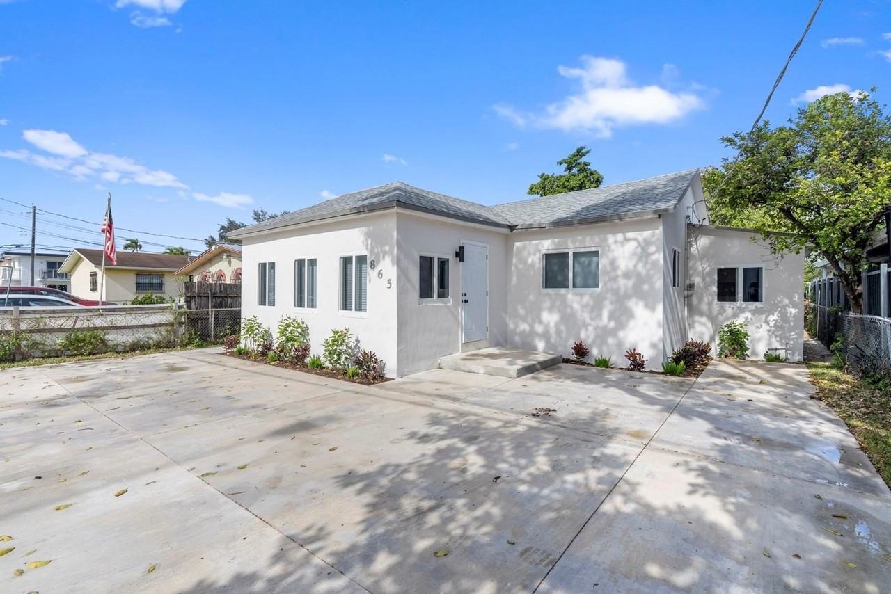 865 Se 12th St #A - Photo 2 of 50