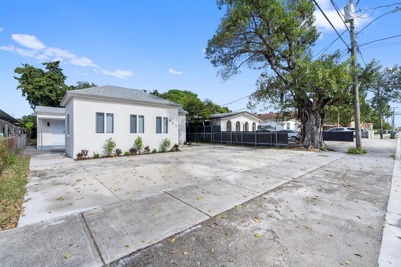 865 Se 12th St #A - Photo 3 of 50