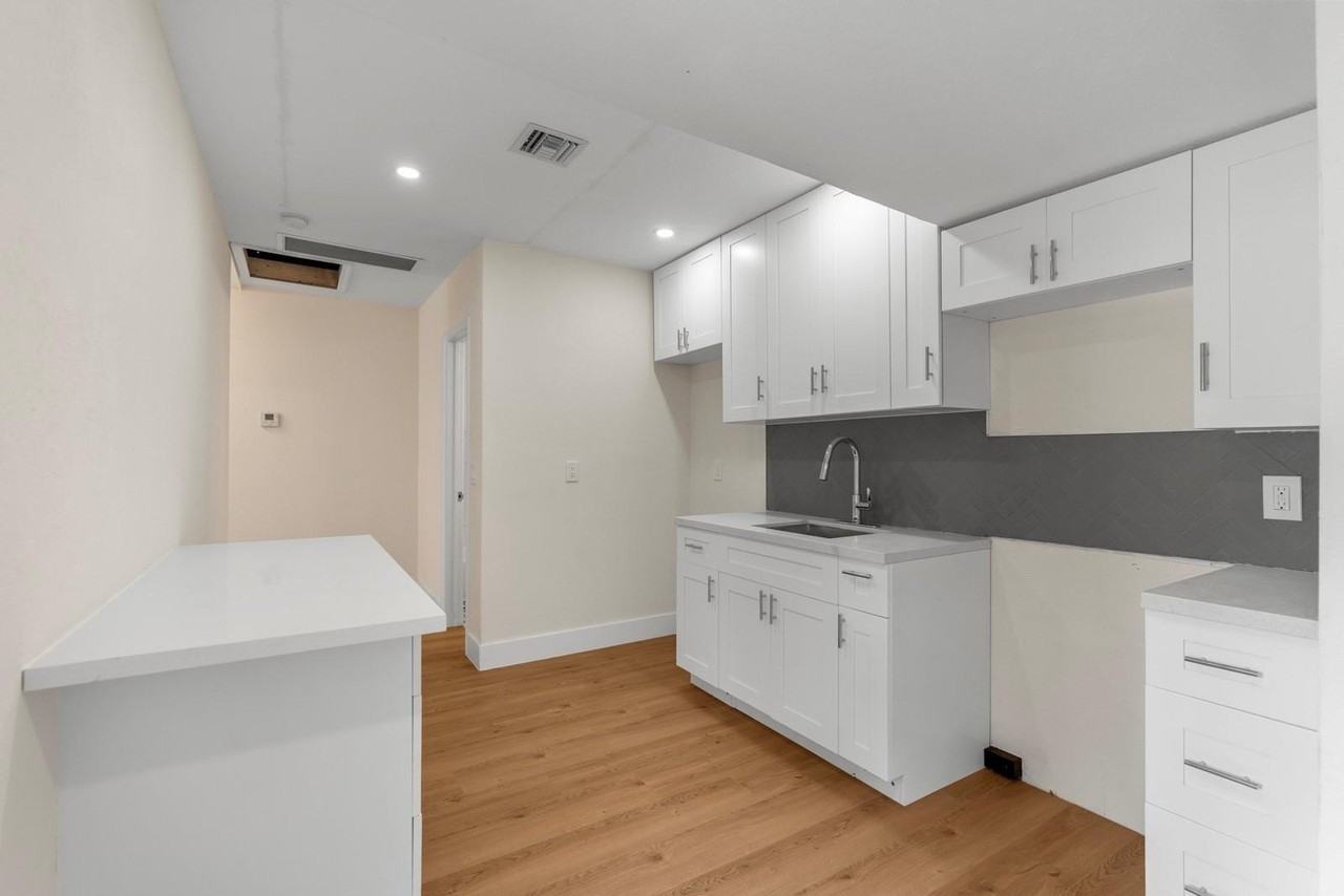 865 Se 12th St #A - Photo 5 of 50