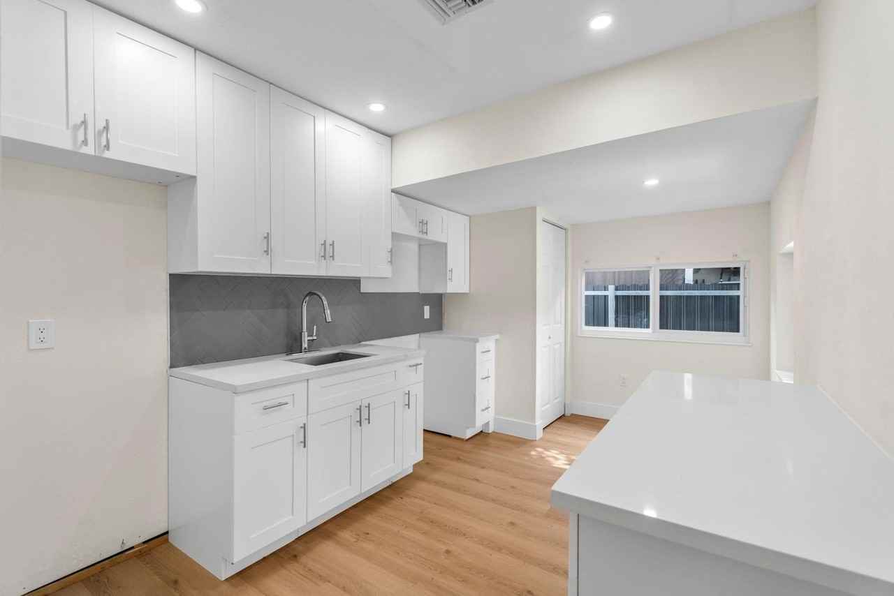 865 Se 12th St #A - Photo 7 of 50