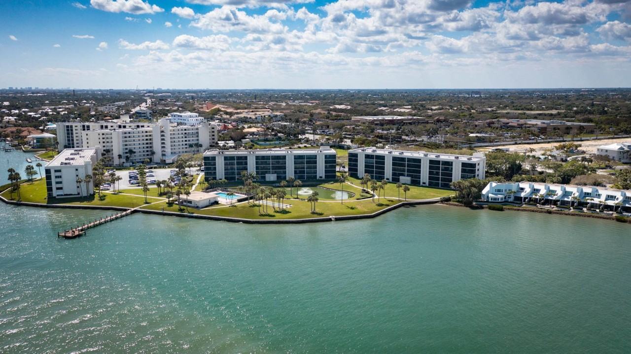 300 Intracoastal Pl #204