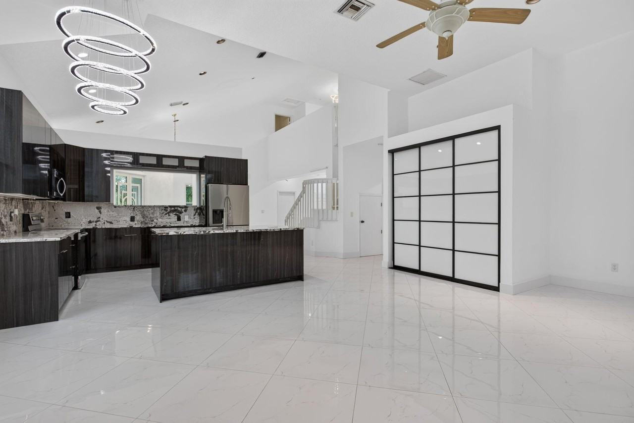 7087 Nw 78th Pl - Photo 4 of 50