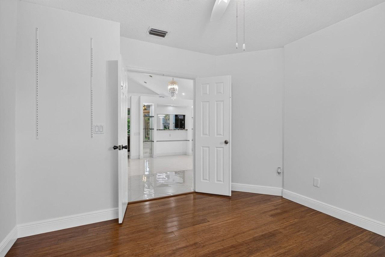 7087 Nw 78th Pl - Photo 7 of 50
