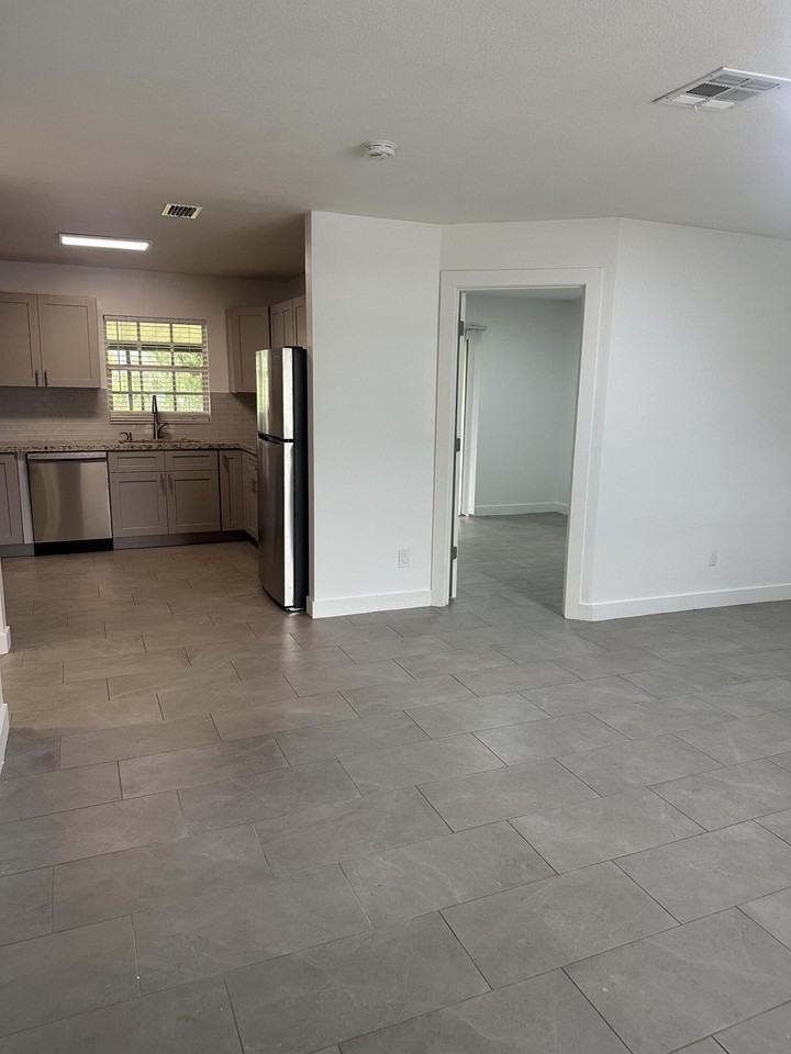4786 Cambridge St - Photo 3 of 15