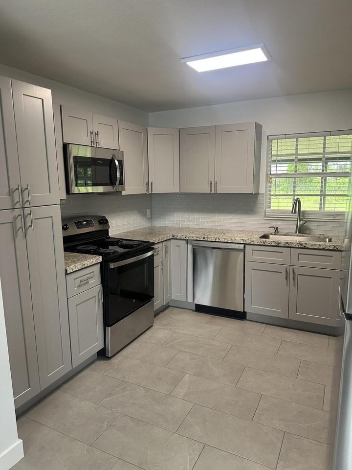4786 Cambridge St - Photo 4 of 15