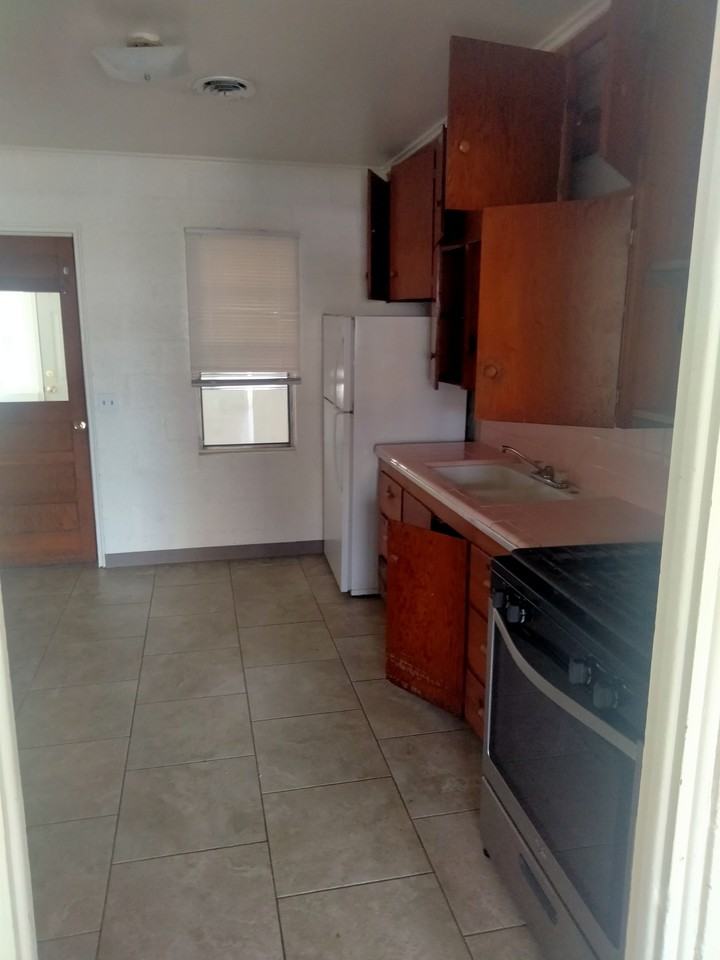 405 N Wilson Ave #1 - Photo 2 of 7