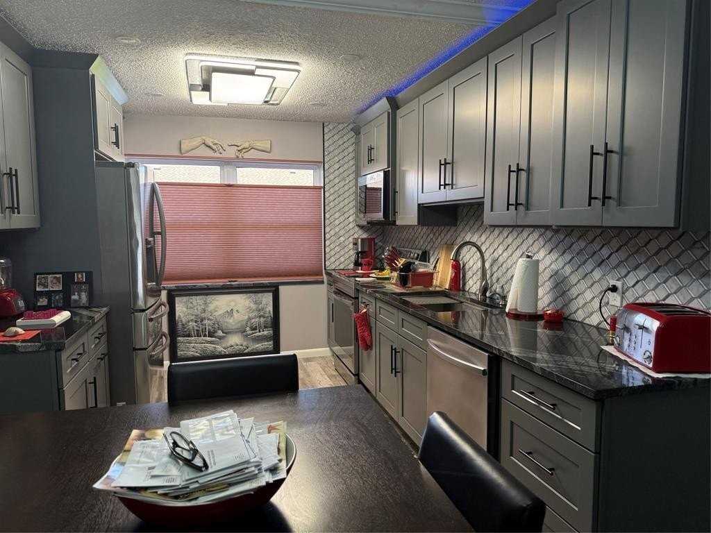 25 Se 13th St #B2 - Photo 3 of 10
