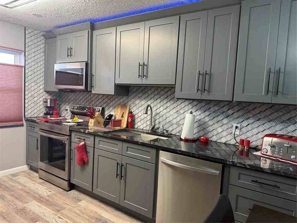 25 Se 13th St #B2 - Photo 4 of 10