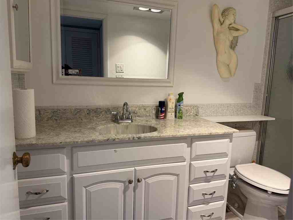 25 Se 13th St #B2 - Photo 7 of 10