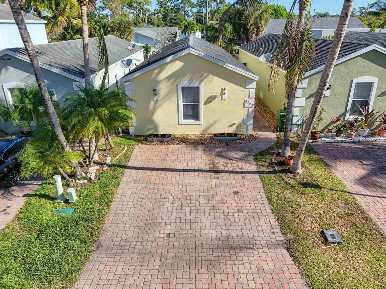 3125 Shelby Way - Photo 2 of 26