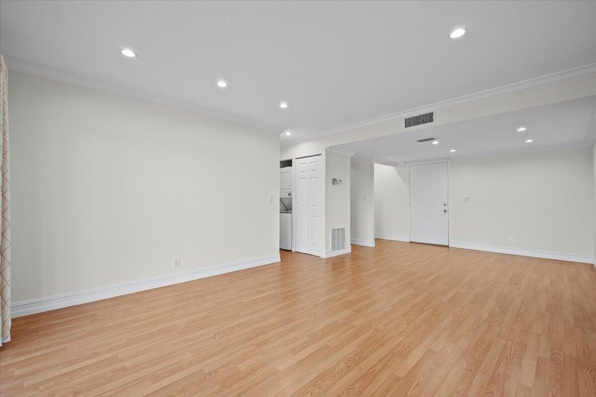 190 Lake Evelyn Dr #190 - Photo 3 of 32