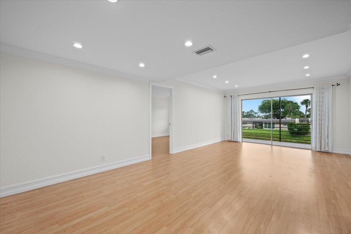 190 Lake Evelyn Dr #190 - Photo 4 of 32