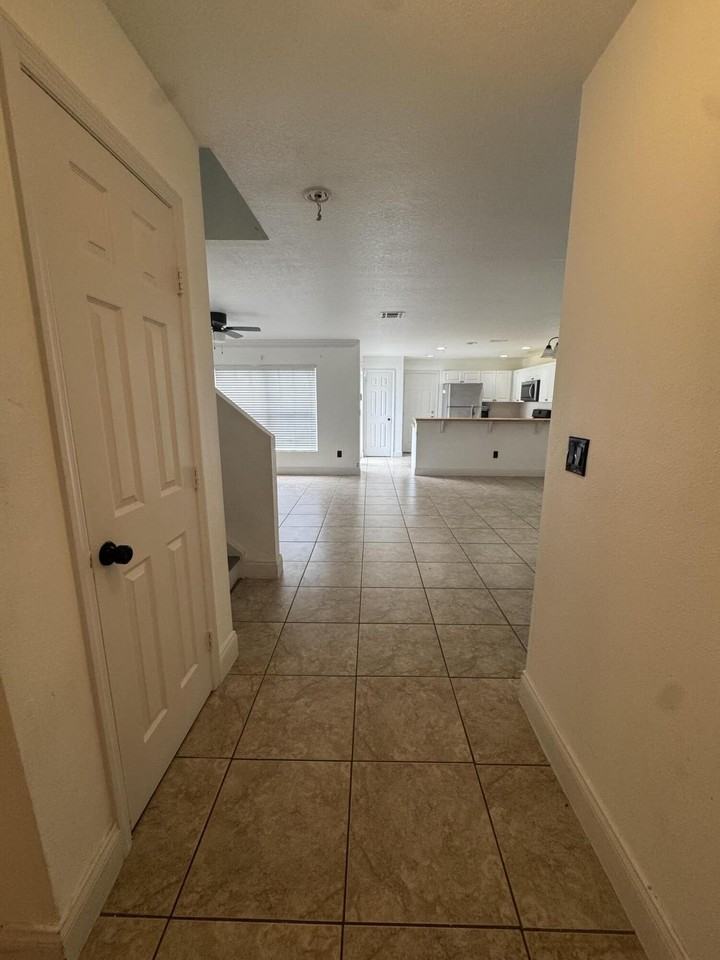 1733 Pointe West Way - Photo 4 of 26