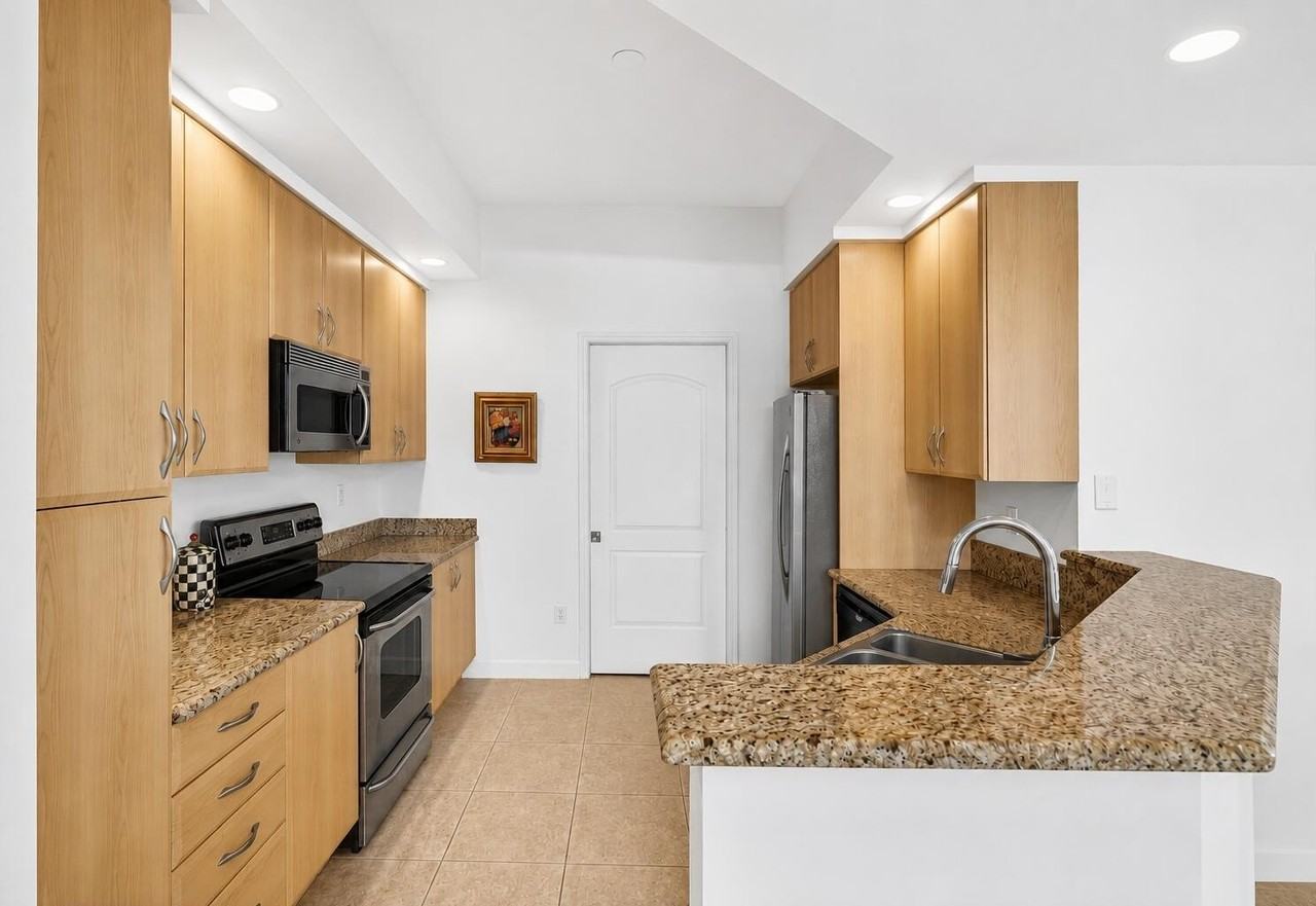 801 S Olive Ave #1119 - Photo 7 of 33