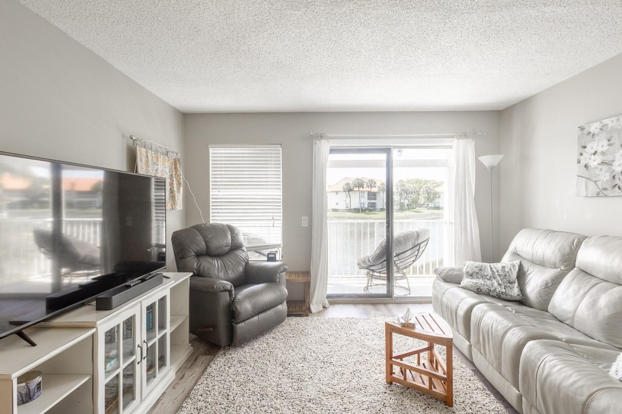 184 Cypress Point Dr #184 - Photo 3 of 17