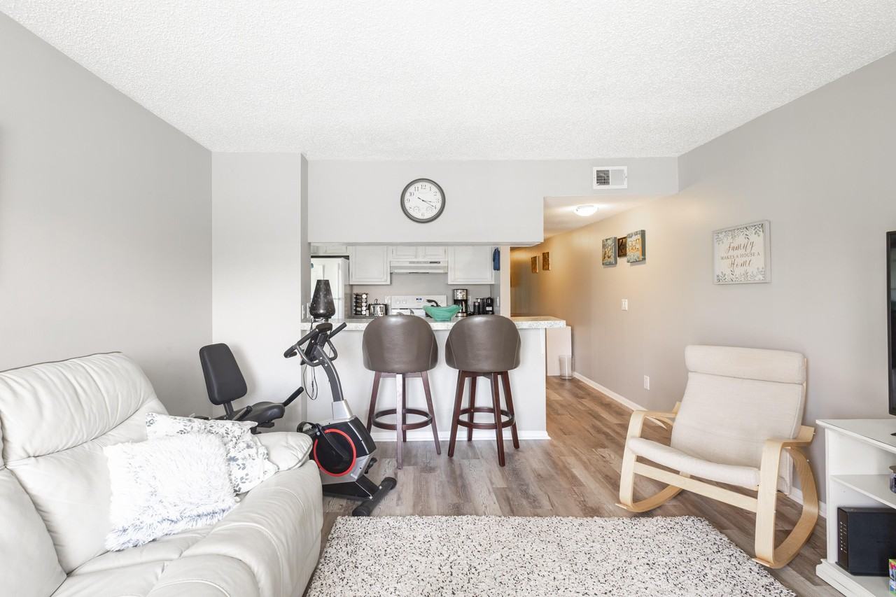 184 Cypress Point Dr #184 - Photo 5 of 17