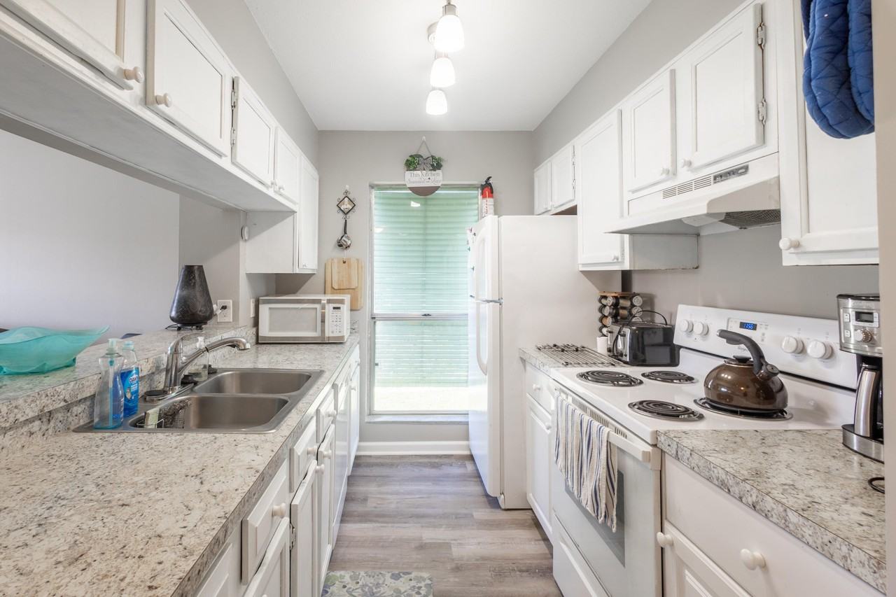 184 Cypress Point Dr #184 - Photo 6 of 17
